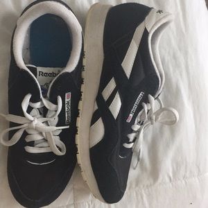 Size 9.5 Reebok old school sneaker
